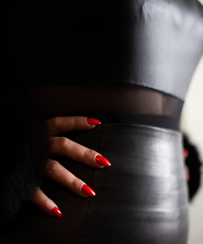 Domina Lack Detail rote Nägel